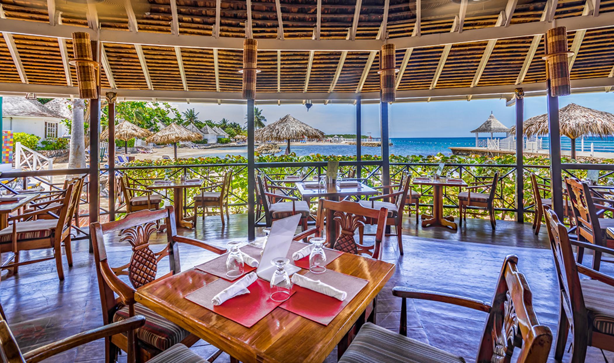 Royal Decameron Club Caribbean Resort รันอเวย์เบย์ ภายนอก รูปภาพ